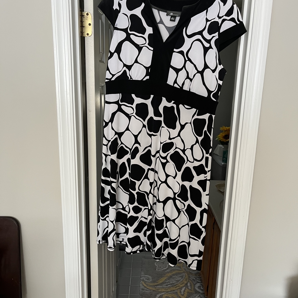 AB Studio Monochrome Abstract Dress
